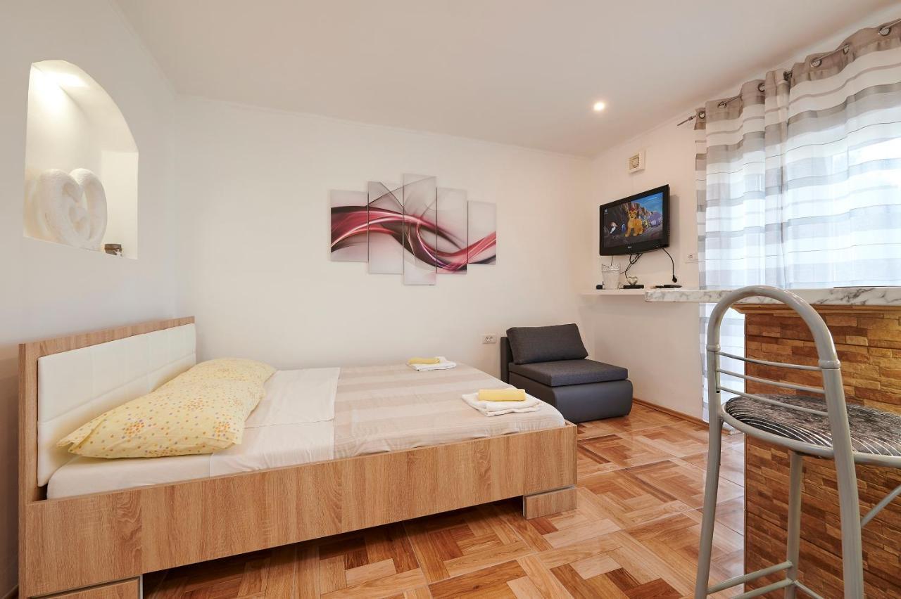 Apartments Lucija Trogir Bagian luar foto