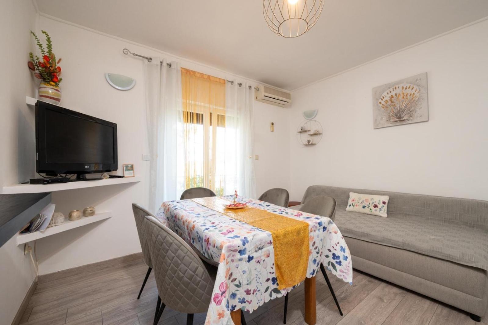 Apartments Lucija Trogir Bagian luar foto