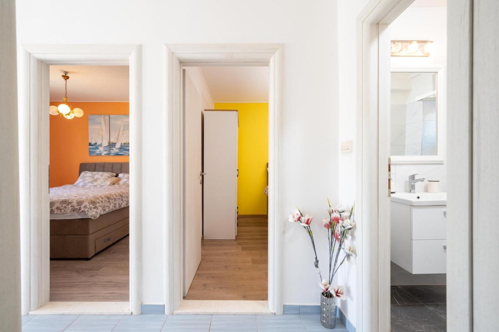 Apartments Lucija Trogir Bagian luar foto